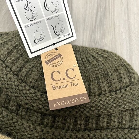 C.C Hat Women’s OS Green & Leopard Print Knit Winter Messy Bun Beanie Tail NWT - Picture 5 of 7